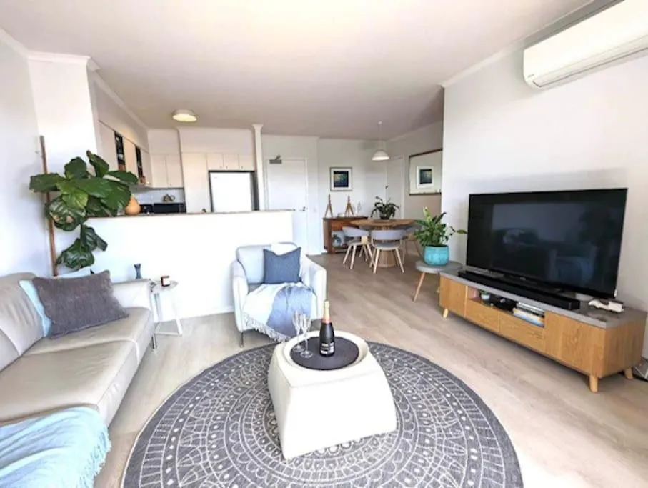 Deluxe Resort Apartment - Sunshine Coast Alexandra Headland