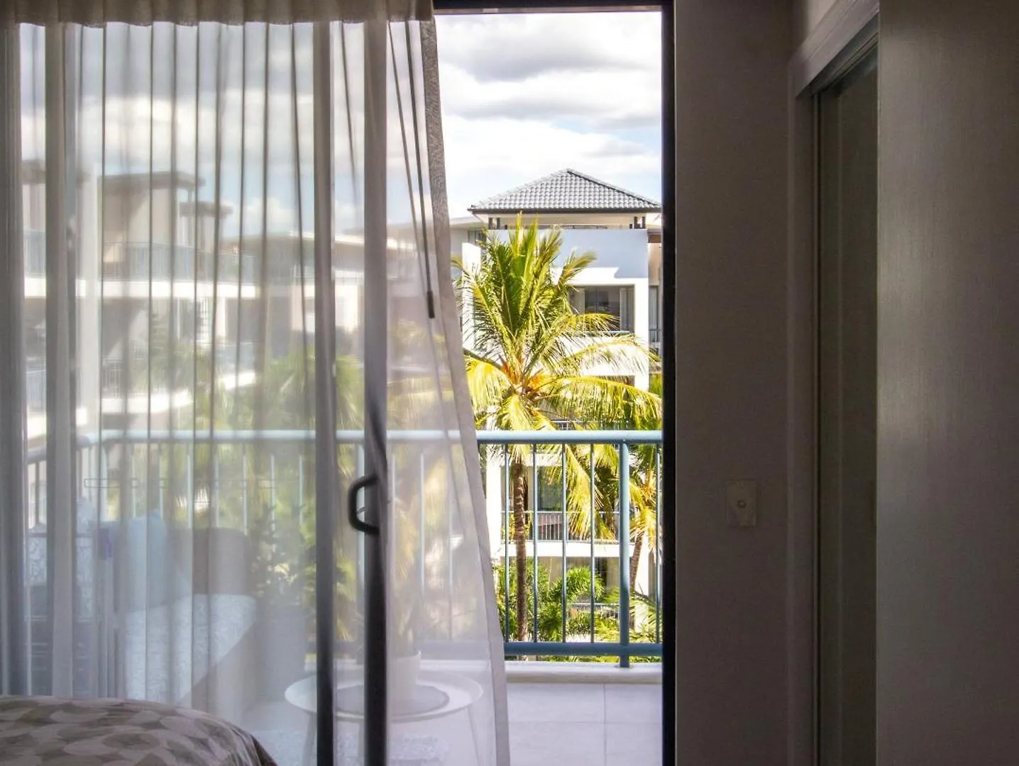 Deluxe Resort Apartment - Sunshine Coast Alexandra Headland