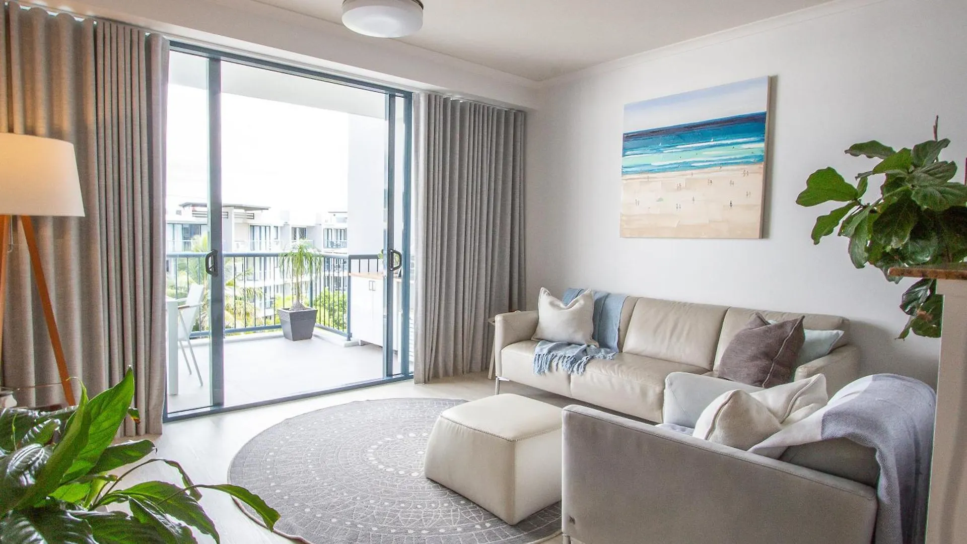 Deluxe Resort Apartment - Sunshine Coast contacts